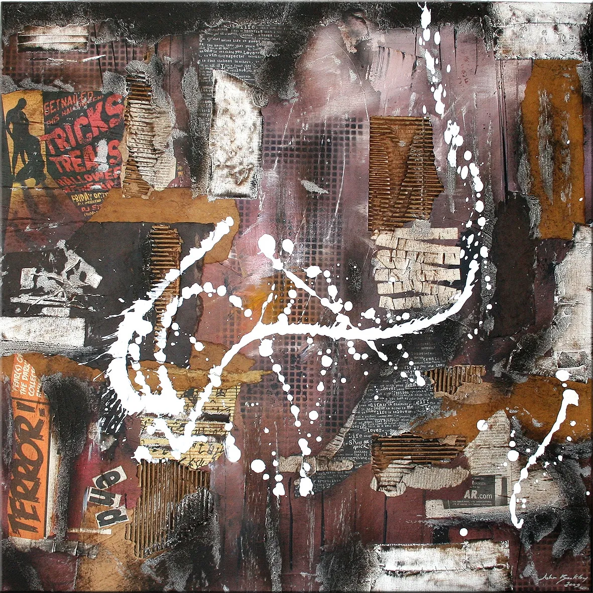 Peinture abstraite brune et noire avec collages de textes et éclaboussures blanches dynamiques traversant la surface. — Tricks - Tirage d'Art - Signé / Numéroté, John Beckley
