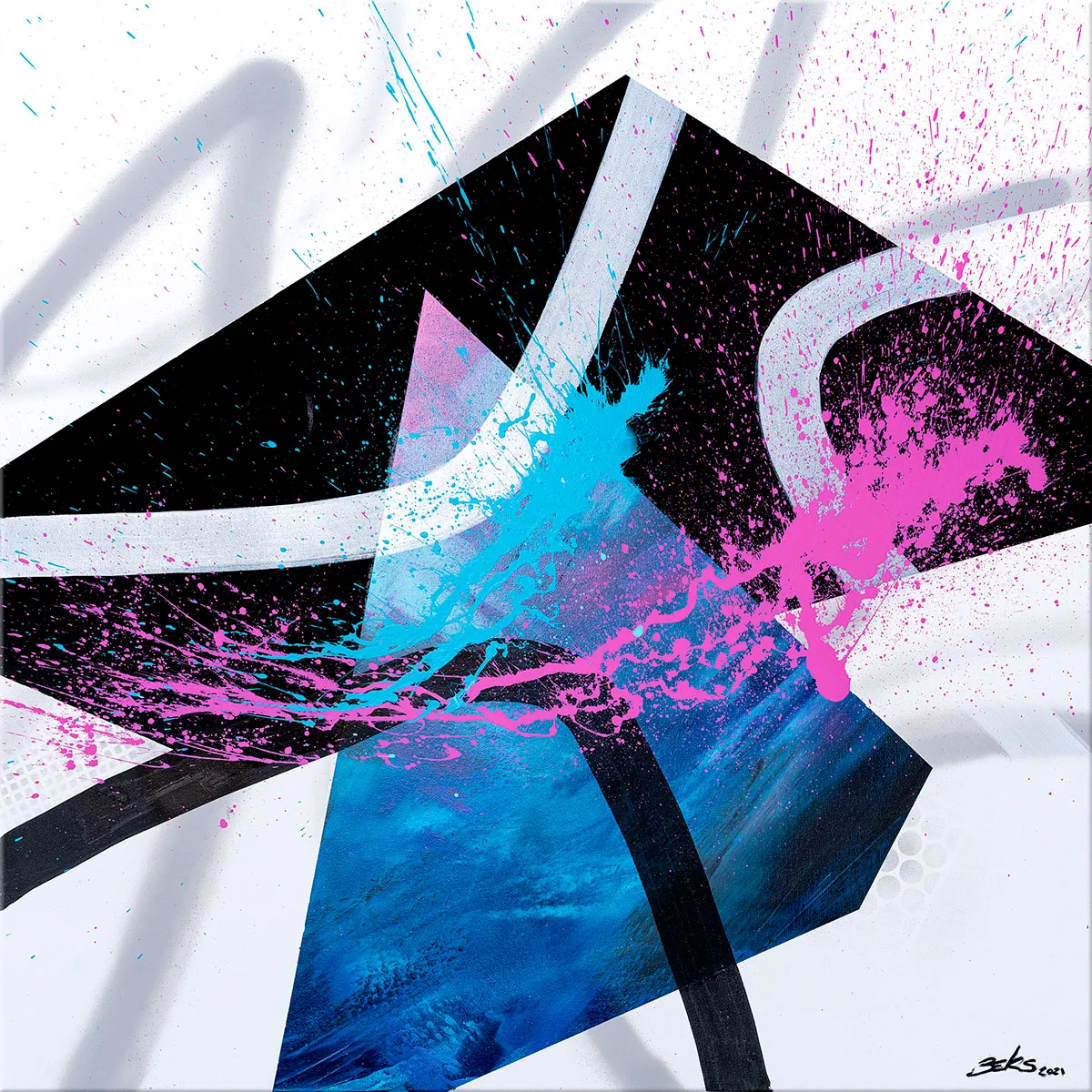 Peinture abstraite avec grand triangle noir, éclaboussures bleu vif et rose sur fond blanc. — Per Spatium, John Beckley
