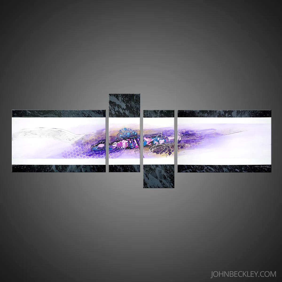 Vue d’ensemble de la peinture abstraite multipanneaux violette et blanche sur fond gris neutre. — Serus Dies, John Beckley