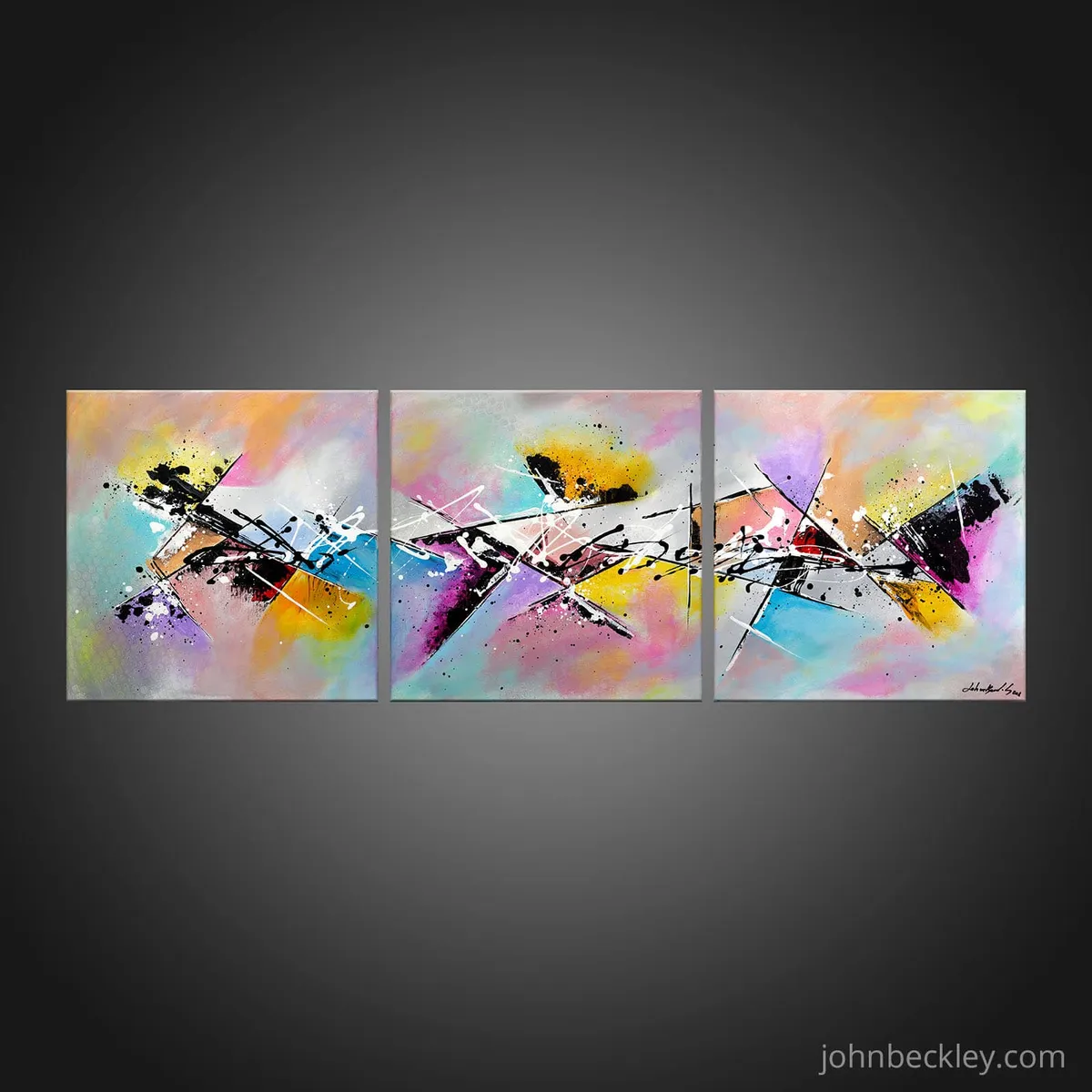 Triptyque abstrait coloré composé de trois panneaux alignés sur fond gris neutre. — Keen, John Beckley