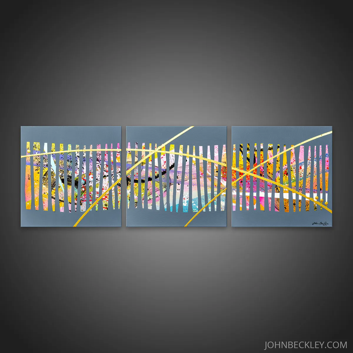 Triptyque abstrait gris avec bandes verticales colorées et lignes dorées diagonales sur fond neutre. — Good Vibes, John Beckley