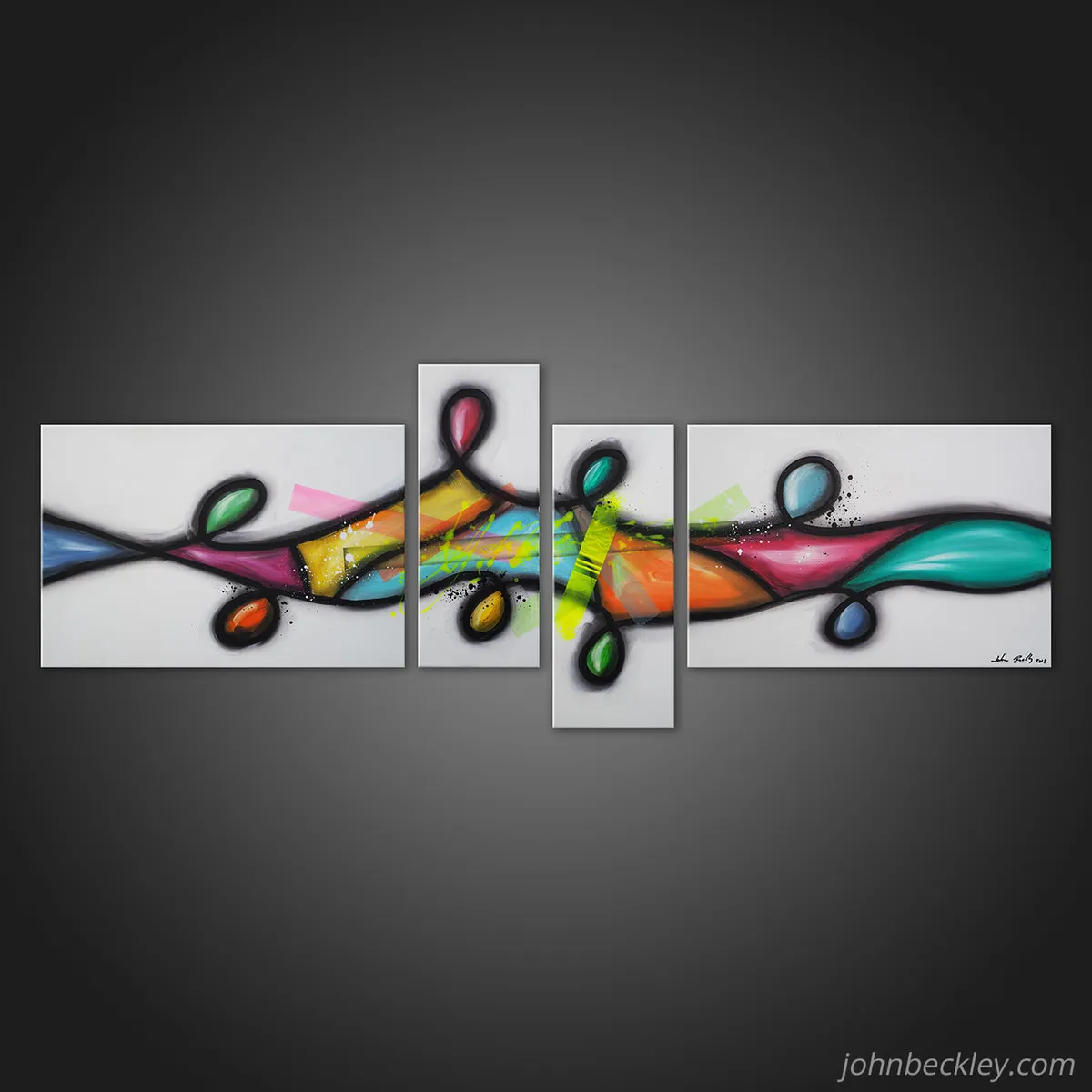 Vue d’ensemble de la peinture abstraite en quatre panneaux alignés, avec une courbe noire colorée sur fond clair. — Loop, John Beckley