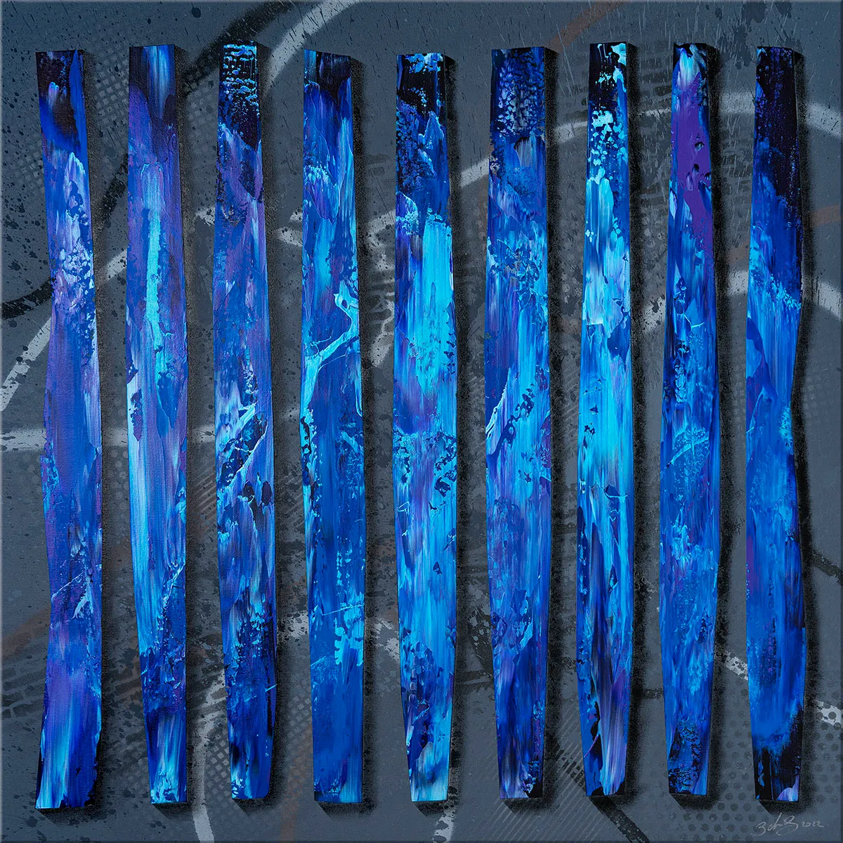Peinture abstraite avec dix bandes verticales bleues sur fond gris sombre texturé. — Accio, John Beckley